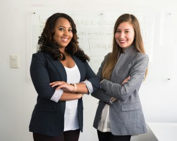 Biographie d’entreprise et portraits pour femmes entrepreneures inspirantes. Biographie d'entreprise et portraits pour femmes entrepreneures inspirantes.